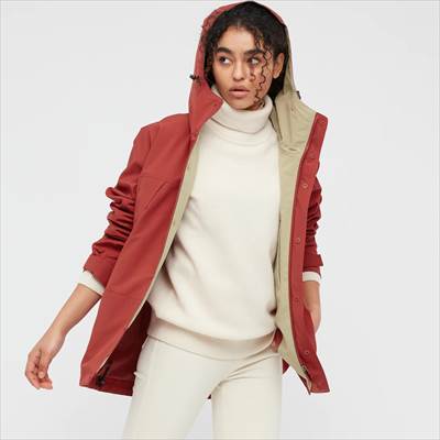 本格的 ユニクロのマウンテンパーカはカジュアルにもアクティブにも使える ろんぶり