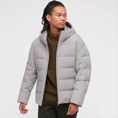 ユニクロのシームレスダウンパーカは買うべき?答えと理由を解説します ユニクロのシームレスダウンパーカは買うべき?答えと理由を解説します