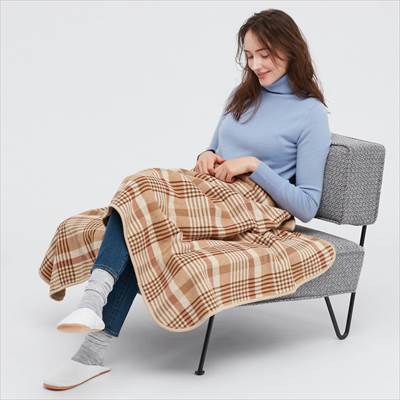 21秋冬 ユニクロの新作フリースリバーシブルブランケットまとめ ひざかけにも羽織りにも使える2way仕様 ろんぶり 21秋冬 ユニクロの新作フリースリバーシブルブランケットまとめ ひざかけにも羽織りにも使える2way仕様 ろんぶり