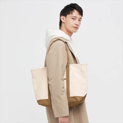 ユニクロの2022年新作キャンバストートバッグ