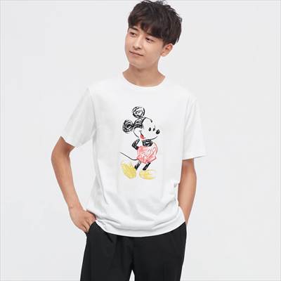 ユニクロの2022年新作ミッキーマウスツUTのメンズTシャツ