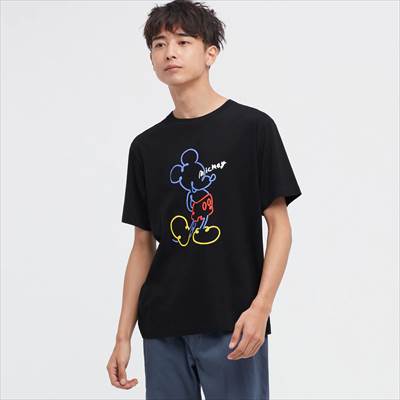 ユニクロの2022年新作ミッキーマウスツUTのメンズTシャツ