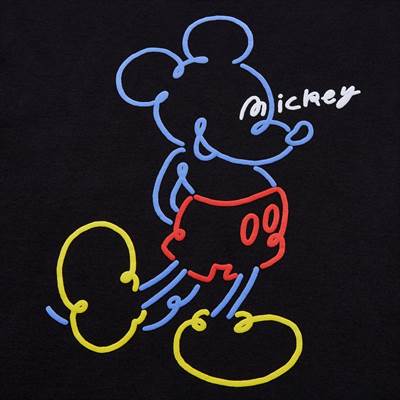 ユニクロの2022年新作ミッキーマウスツUTのメンズTシャツ