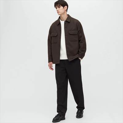 ユニクロの2022年新作・タックテーパードパンツ