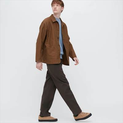 ユニクロの2022年新作・タックテーパードパンツ