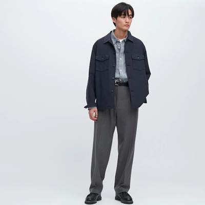 ユニクロのメンズ2023年春夏新作・タックワイドパンツ