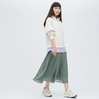 ユニクロのレディース2023年春夏新作・シフォンプリーツスカート（丈標準78～82cm）