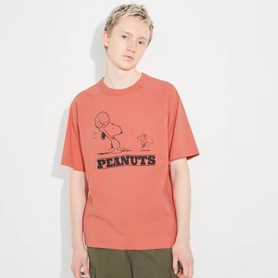 2023年新作ユニクロ×レトロ ピーナッツ UT グラフィックTシャツ(半袖・オーバーサイズフィット)