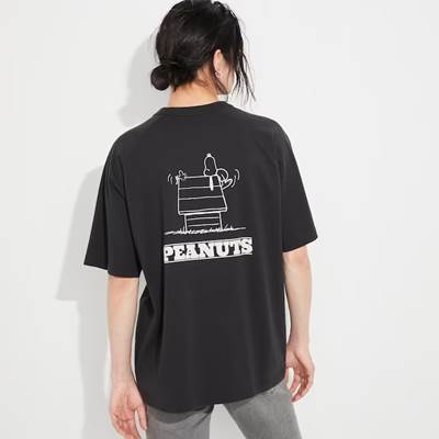 2023年新作ユニクロ×レトロ ピーナッツ UT グラフィックTシャツ(半袖・オーバーサイズフィット)