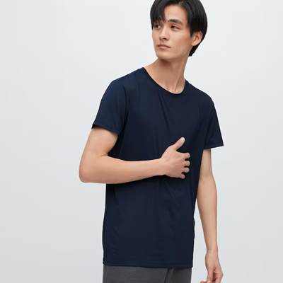 ユニクロのメンズ2023年春夏新作・エアリズムクルーネックT(半袖)