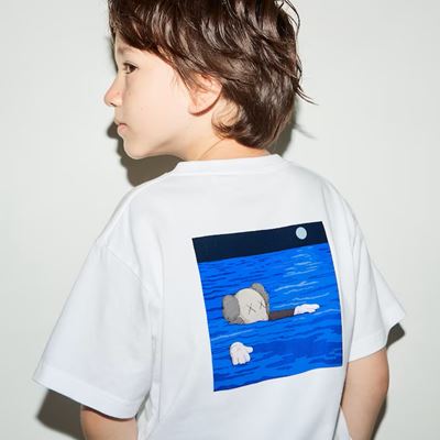 2023年新作ユニクロ×カウズ（KAWS）のコラボUT・KIDS グラフィックTシャツ（半袖・レギュラーフィット）