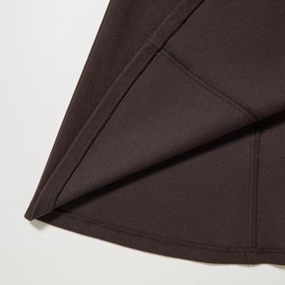 ユニクロのレディース2023年秋冬新作・ブラッシュドジャージージャンパースカート（標準丈・116～127cm）