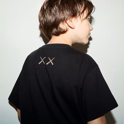 2023年新作ユニクロ×カウズ（KAWS）のコラボUT・KIDS グラフィックTシャツ（半袖・レギュラーフィット）