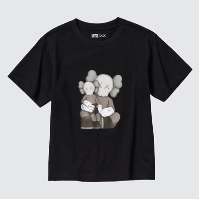 2023年新作ユニクロ×カウズ（KAWS）のコラボUT・KIDS グラフィックTシャツ（半袖・レギュラーフィット）