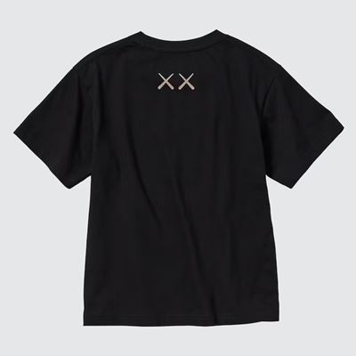 2023年新作ユニクロ×カウズ（KAWS）のコラボUT・KIDS グラフィックTシャツ（半袖・レギュラーフィット）