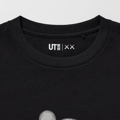 2023年新作ユニクロ×カウズ（KAWS）のコラボUT・KIDS グラフィックTシャツ（半袖・レギュラーフィット）