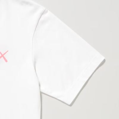 2023年新作ユニクロ×カウズ（KAWS）のコラボUT・グラフィックTシャツ（半袖・レギュラーフィット）