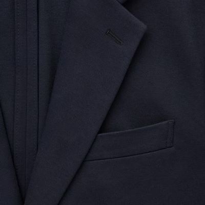 ユニクロのメンズ2023年秋冬新作・コンフォート2Bジャケット（袖丈着丈標準）