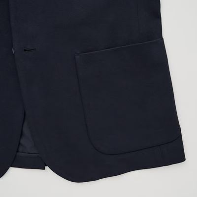 ユニクロのメンズ2024年春夏新作・コンフォート2Bジャケット（袖丈着丈標準）