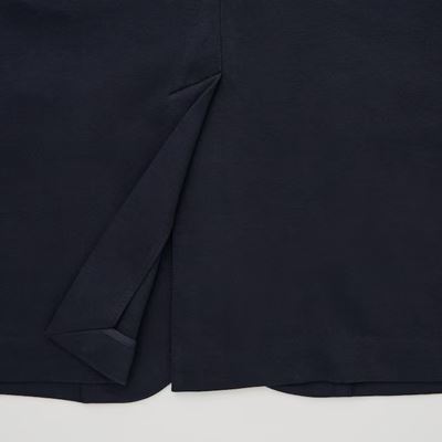 ユニクロのメンズ2023年秋冬新作・コンフォート2Bジャケット（袖丈着丈標準）