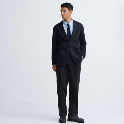 ユニクロのメンズ(男女兼用)2023年秋冬新作・コンフォート2Bジャケット(袖丈着丈標準・ストライプ)